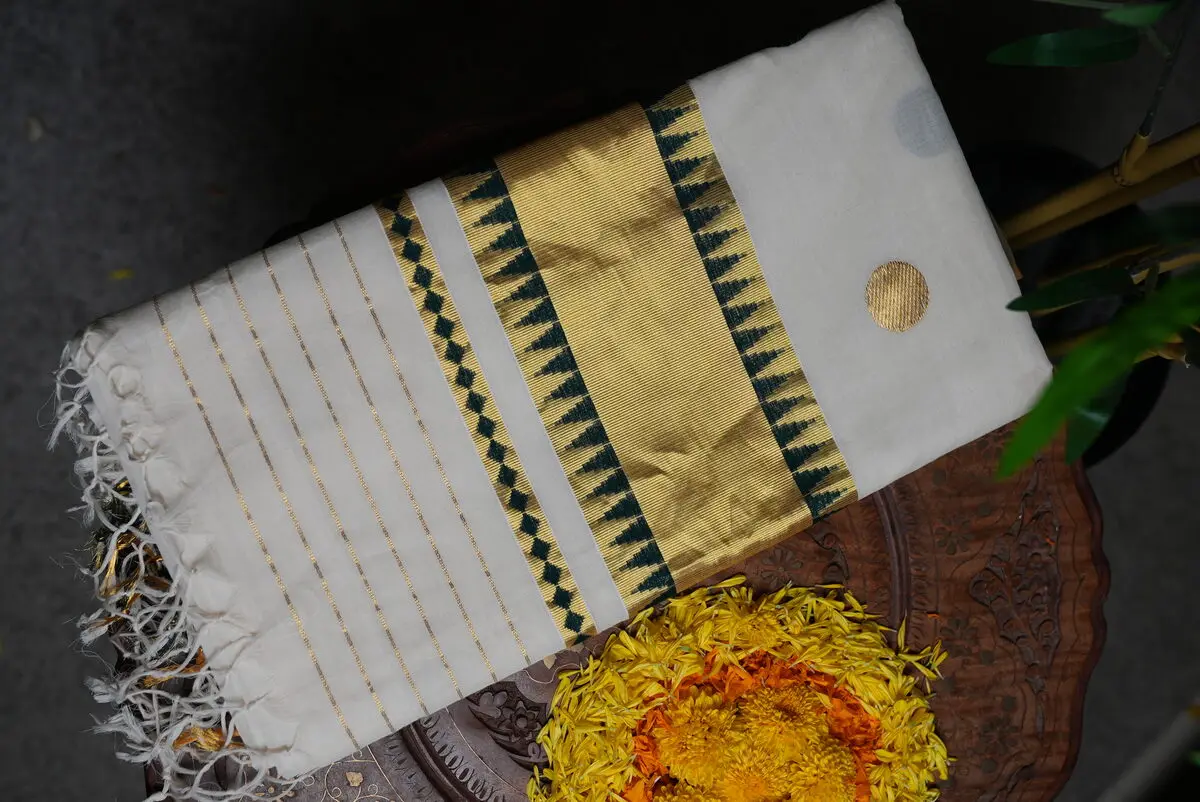 Pure Balaramapuram Handloom Premium Onakkappavu Kasavu Saree – Green Temple Line, Polka Dots