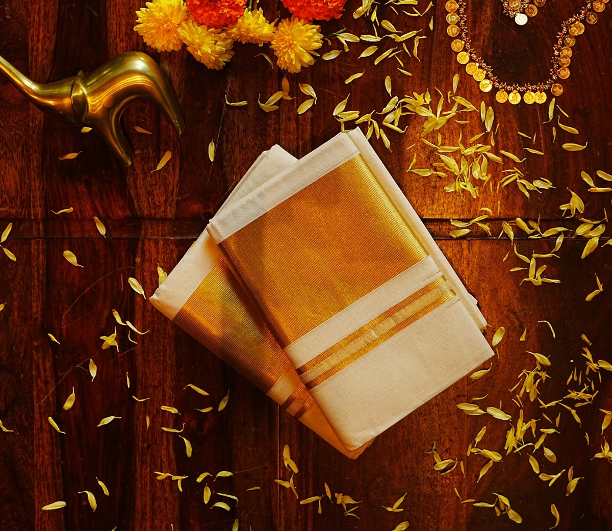 Pure Kerala Handloom Kasavu Set Mundu with 4-Inch Kasavu (Zari) Kara