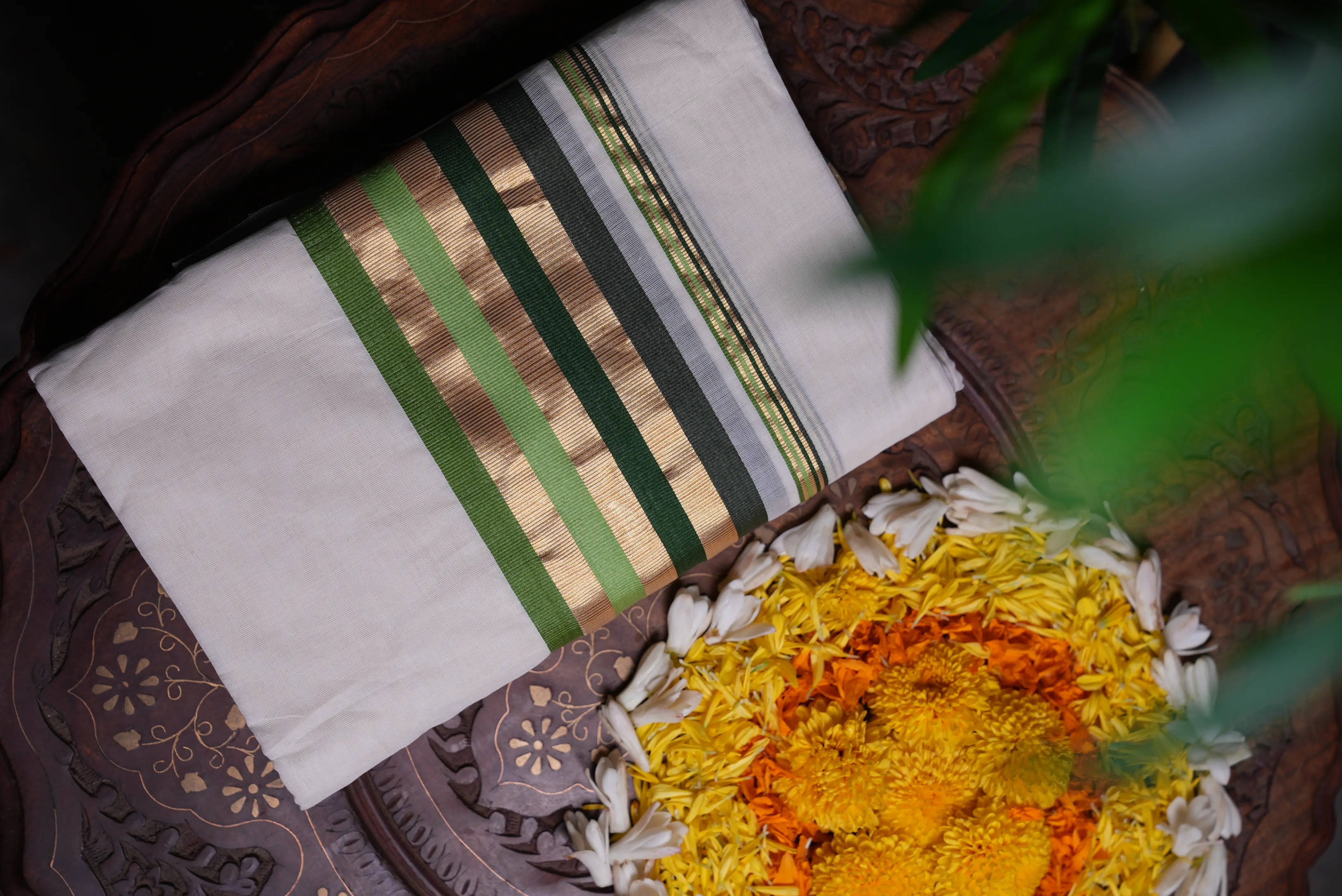Pure Handloom Balaramapuram Premium Set Mundu – Green Variant Kasavu Border